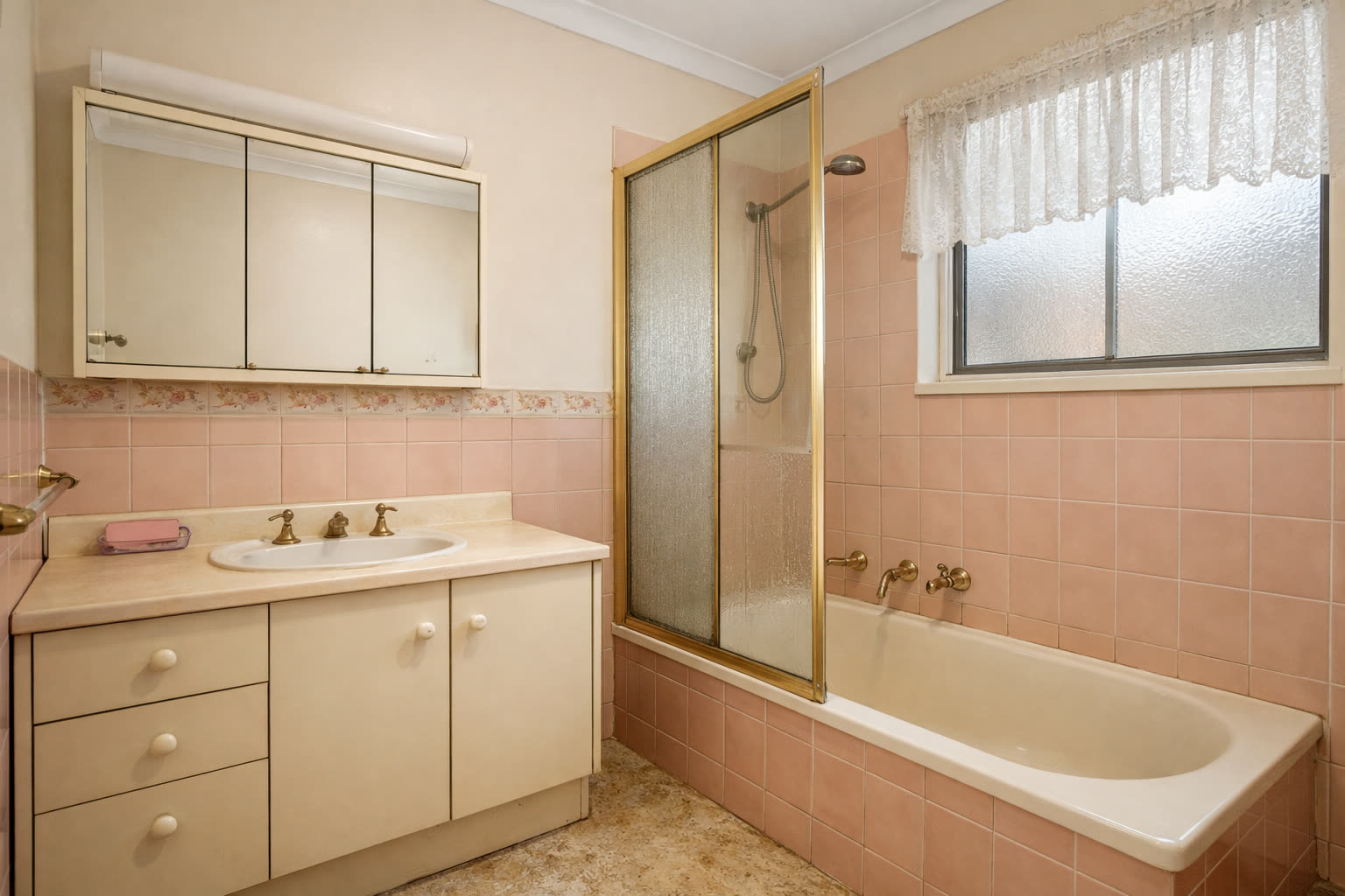 Before - Griffith bathroom transformation